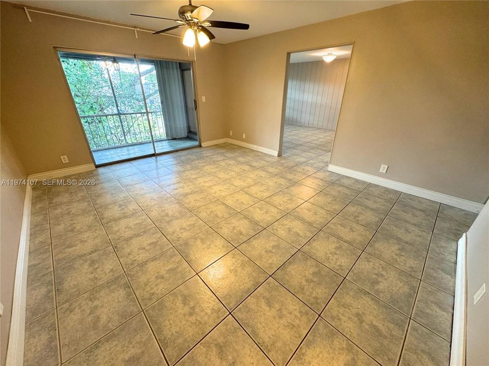 En Venta: $219,900 (3 camas, 2 baños, 1358 Pies cuadrados)