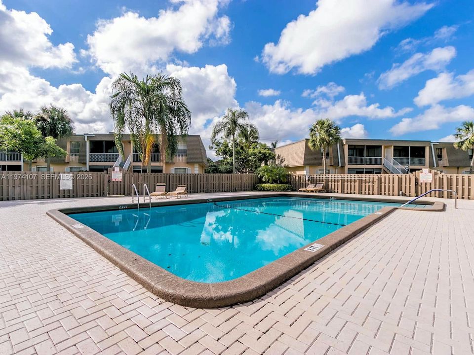 En Venta: $219,900 (3 camas, 2 baños, 1358 Pies cuadrados)