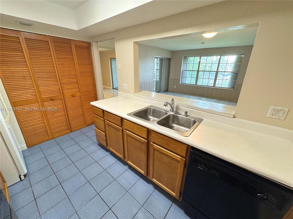 En Venta: $219,900 (3 camas, 2 baños, 1358 Pies cuadrados)