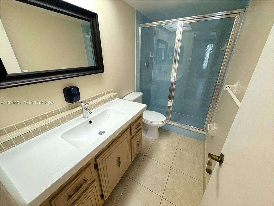 En Venta: $219,900 (3 camas, 2 baños, 1358 Pies cuadrados)