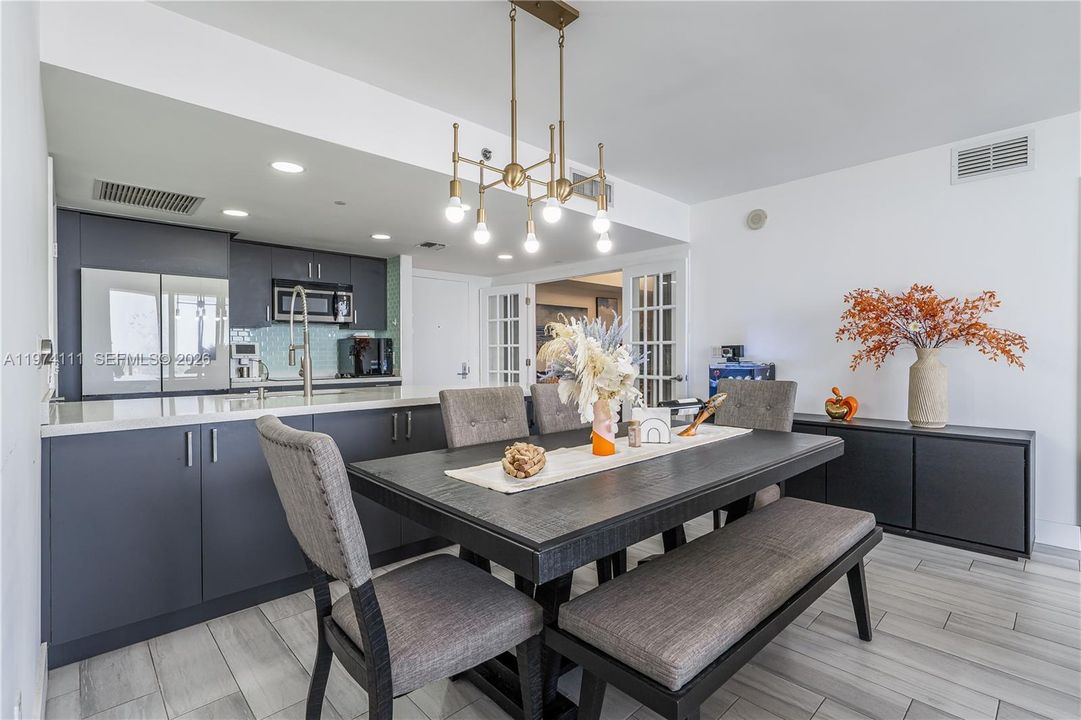 For Sale: $885,000 (2 beds, 2 baths, 1322 Square Feet)