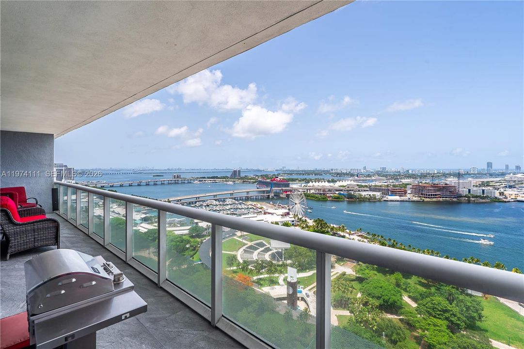 For Sale: $885,000 (2 beds, 2 baths, 1322 Square Feet)