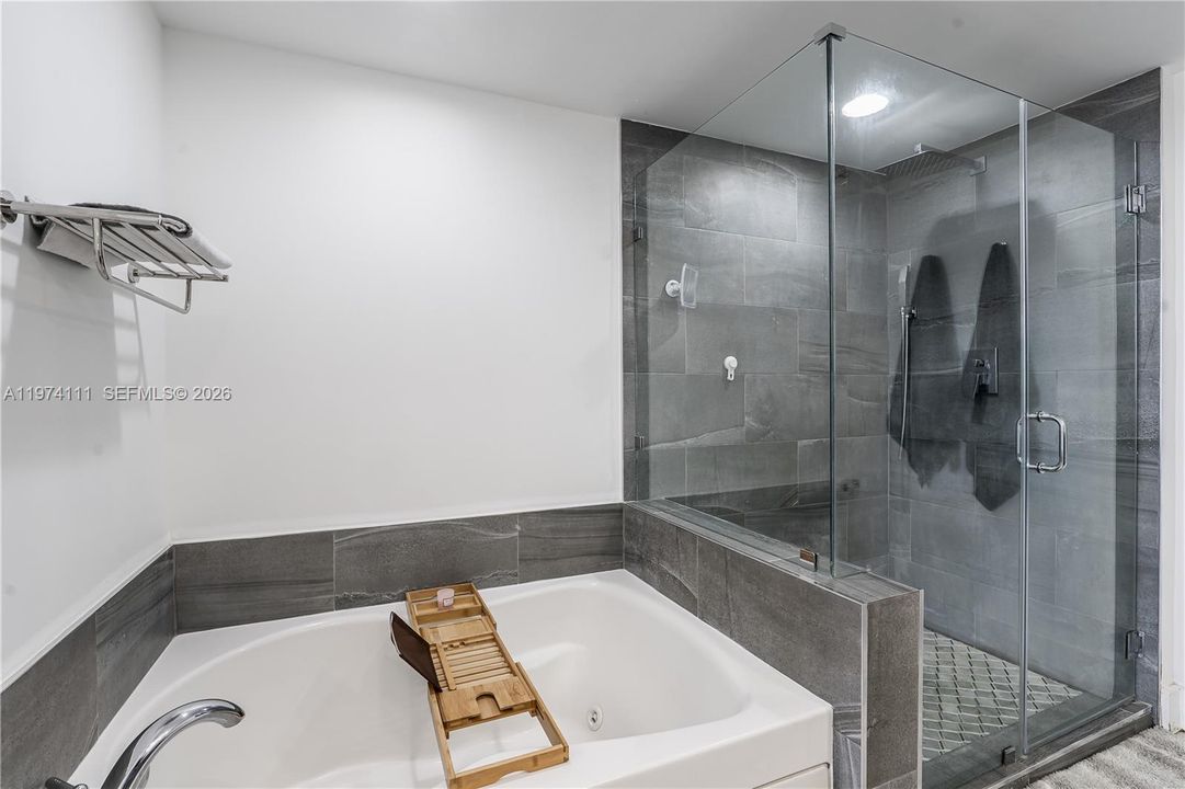 For Sale: $885,000 (2 beds, 2 baths, 1322 Square Feet)