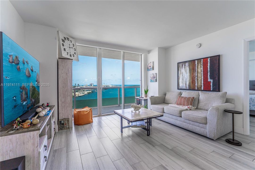 For Sale: $885,000 (2 beds, 2 baths, 1322 Square Feet)