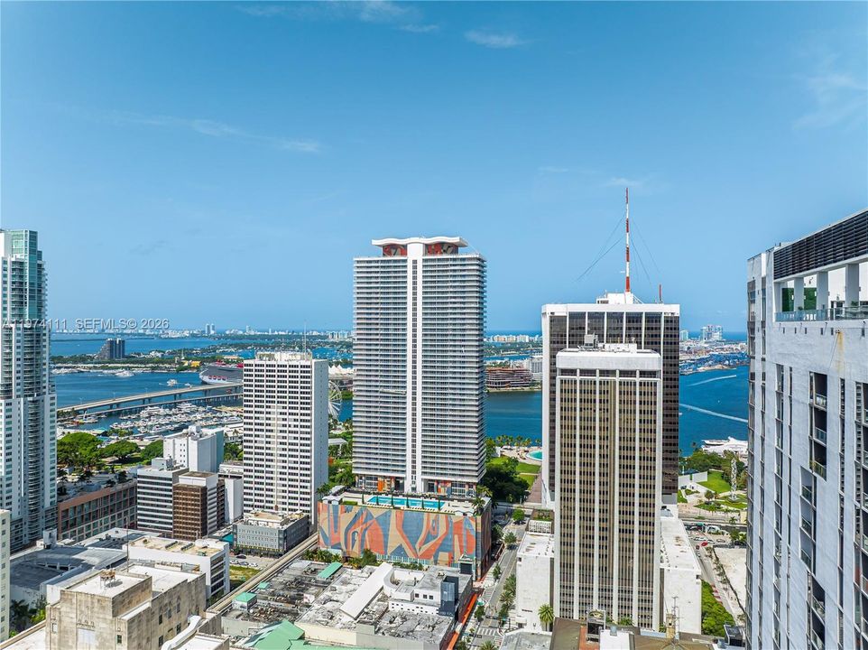 For Sale: $885,000 (2 beds, 2 baths, 1322 Square Feet)