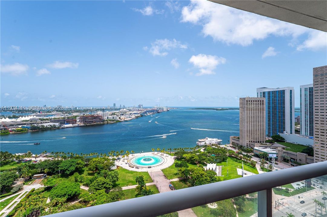 For Sale: $885,000 (2 beds, 2 baths, 1322 Square Feet)