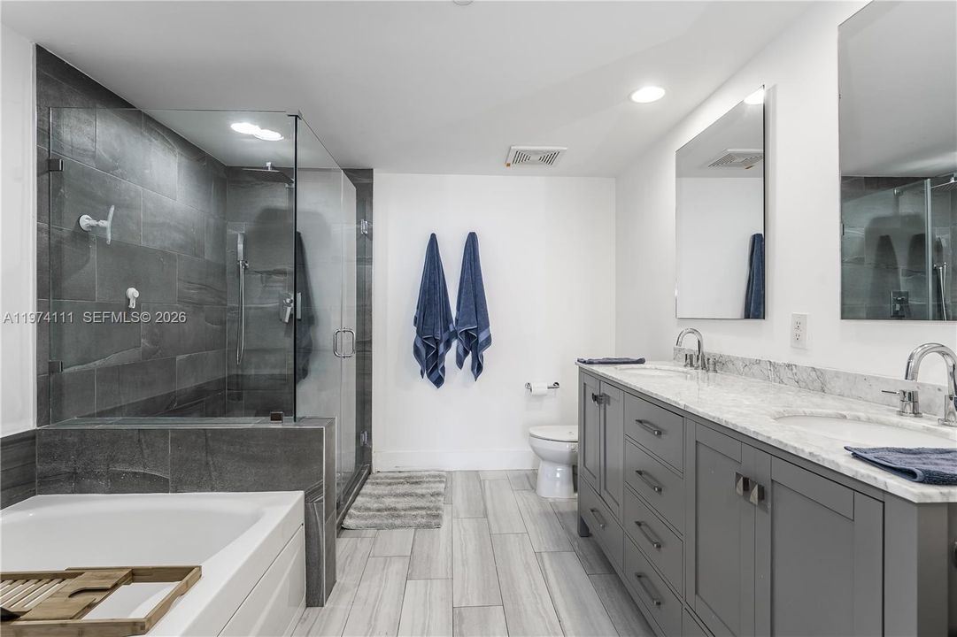 For Sale: $885,000 (2 beds, 2 baths, 1322 Square Feet)