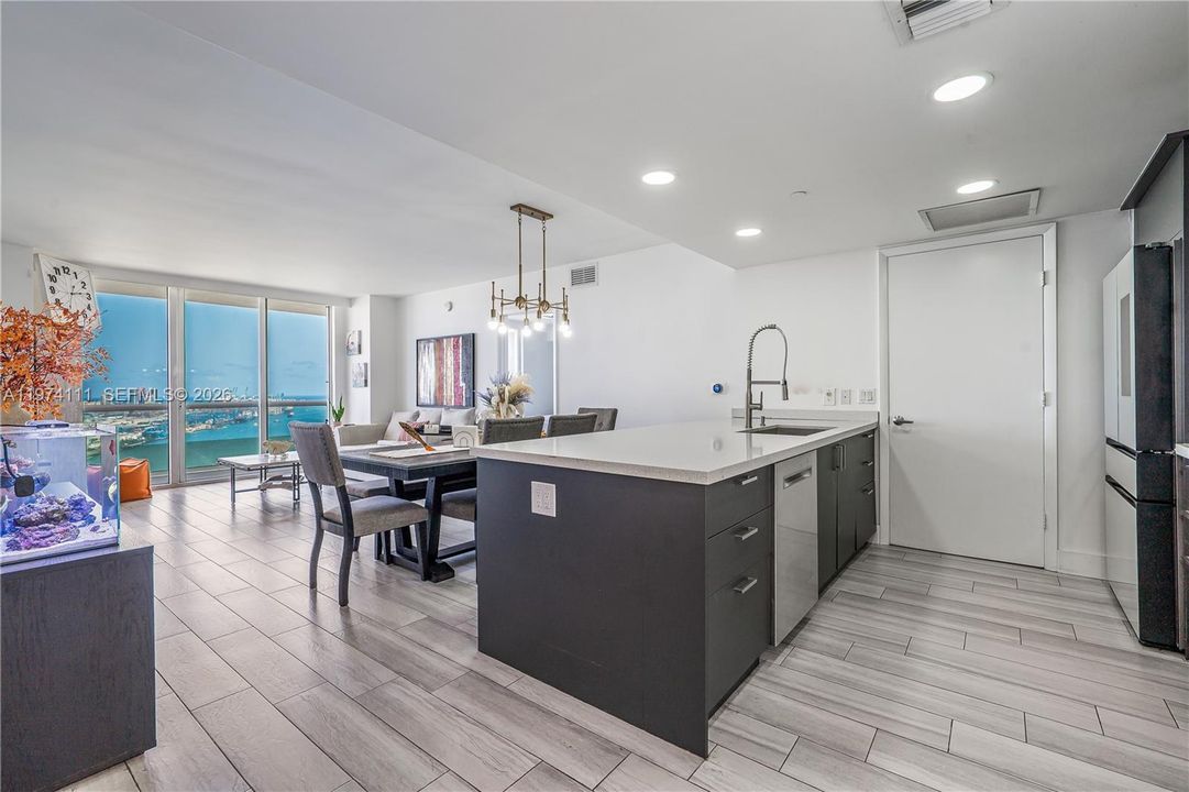 For Sale: $885,000 (2 beds, 2 baths, 1322 Square Feet)