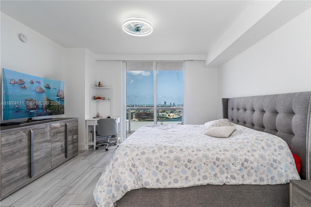 For Sale: $885,000 (2 beds, 2 baths, 1322 Square Feet)