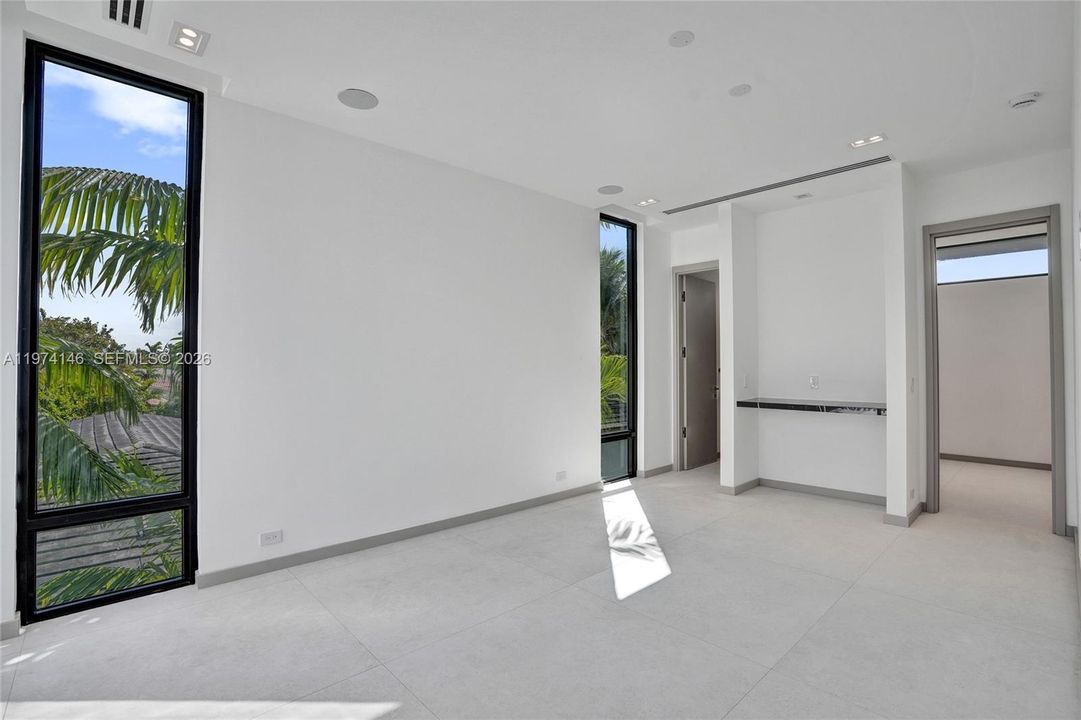 For Sale: $6,495,000 (4 beds, 4 baths, 4938 Square Feet)