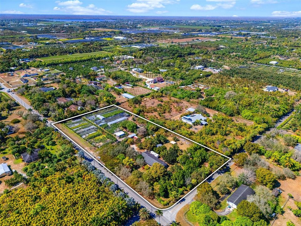 合同活跃: $1,600,000 (5.00 acres)