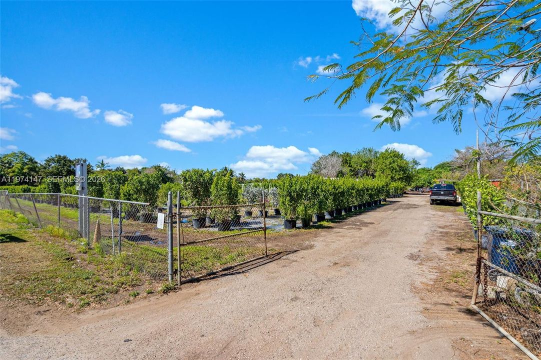 合同活跃: $1,600,000 (5.00 acres)