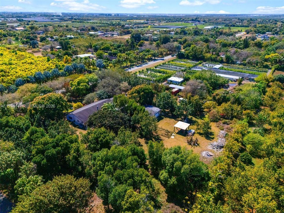 合同活跃: $1,600,000 (5.00 acres)
