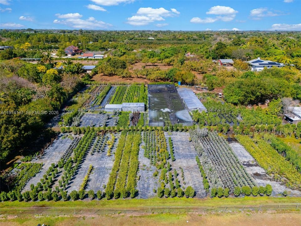 合同活跃: $1,600,000 (5.00 acres)