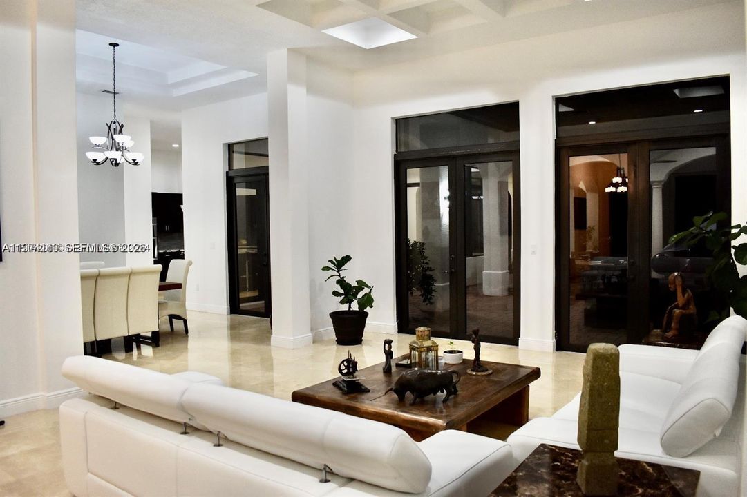 En Renta: $11,000 (4 camas, 5 baños, 4200 Pies cuadrados)