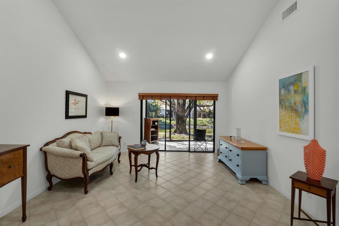 10980 Lake Front Pl 27