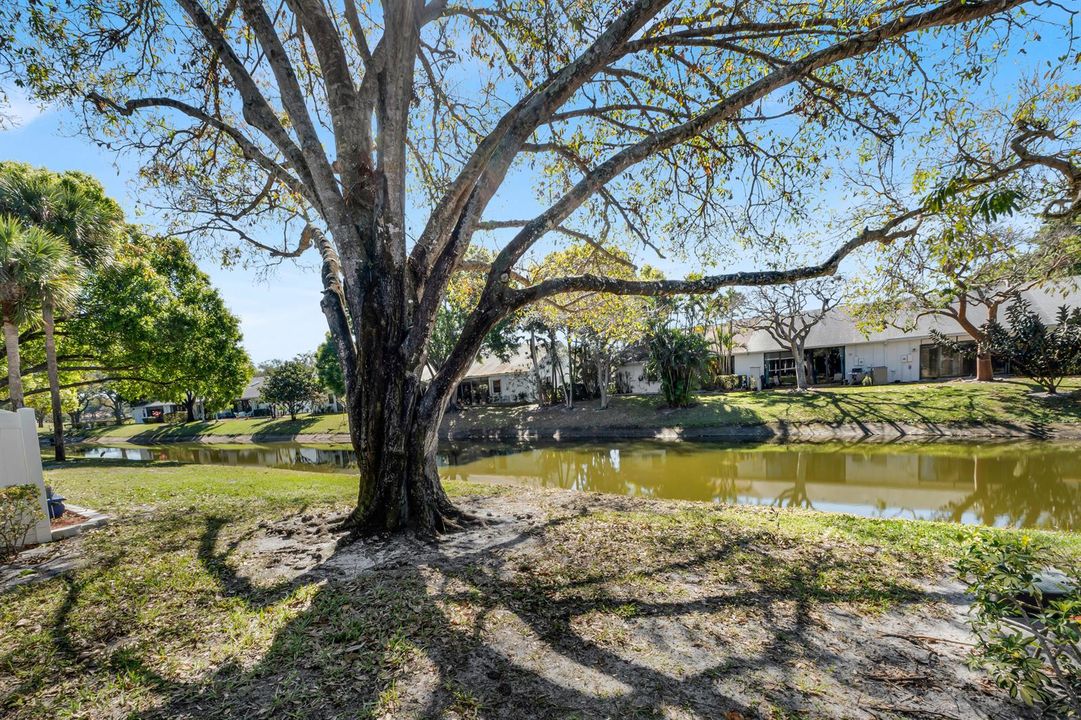 10980 Lake Front Pl 31