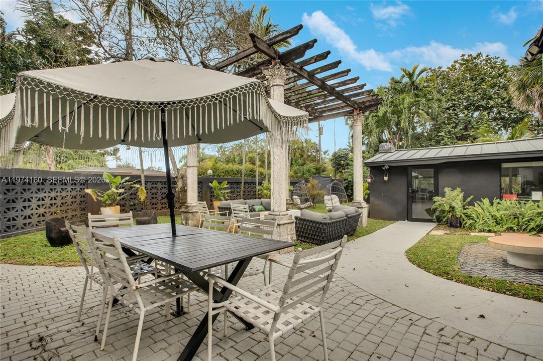 For Sale: $2,650,000 (5 beds, 5 baths, 3282 Square Feet)