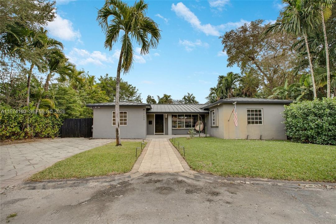 For Sale: $2,650,000 (5 beds, 5 baths, 3282 Square Feet)