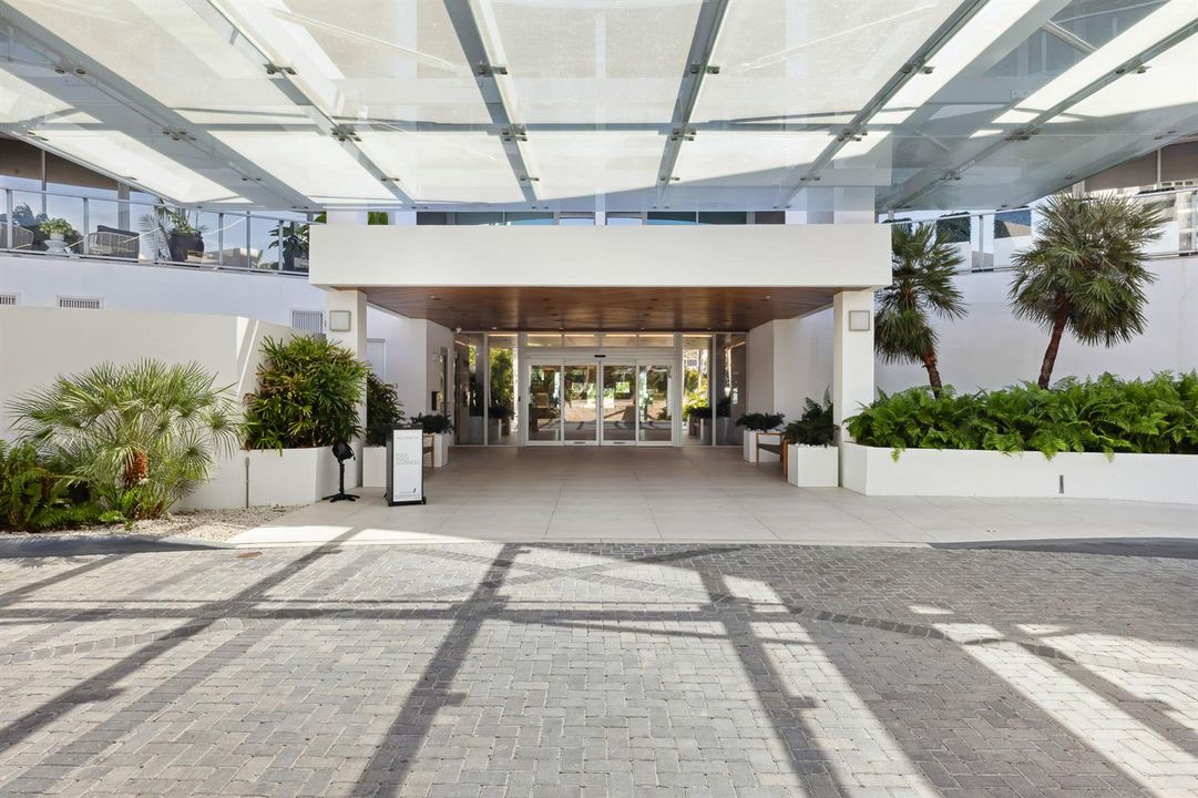 Porte Cochere
