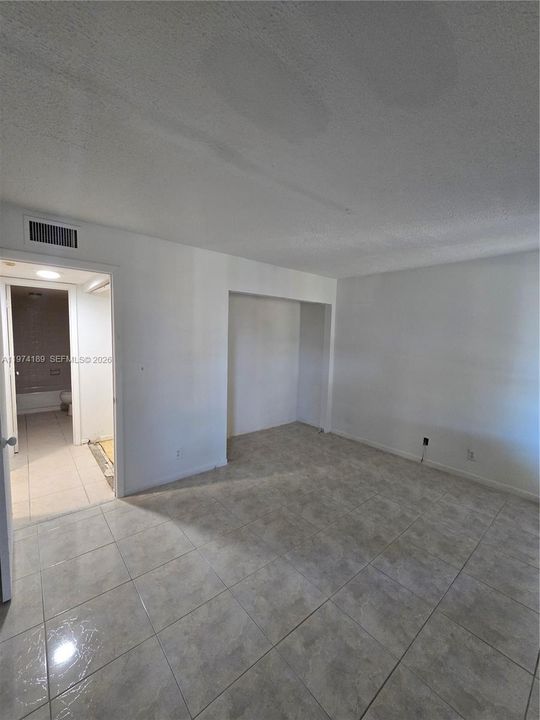 For Sale: $129,000 (2 beds, 2 baths, 1090 Square Feet)