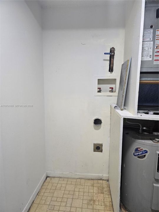 For Sale: $129,000 (2 beds, 2 baths, 1090 Square Feet)