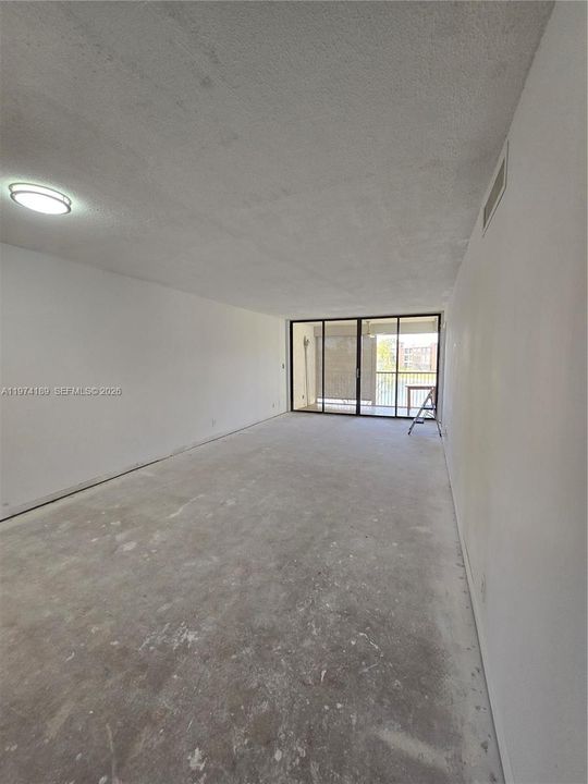 For Sale: $129,000 (2 beds, 2 baths, 1090 Square Feet)