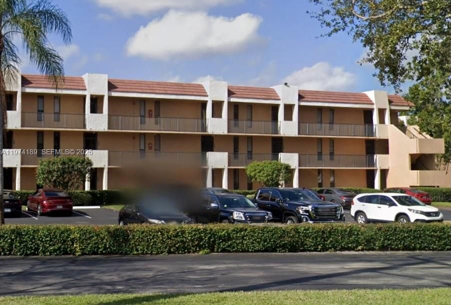 For Sale: $129,000 (2 beds, 2 baths, 1090 Square Feet)