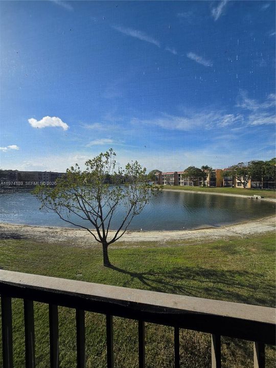 For Sale: $129,000 (2 beds, 2 baths, 1090 Square Feet)