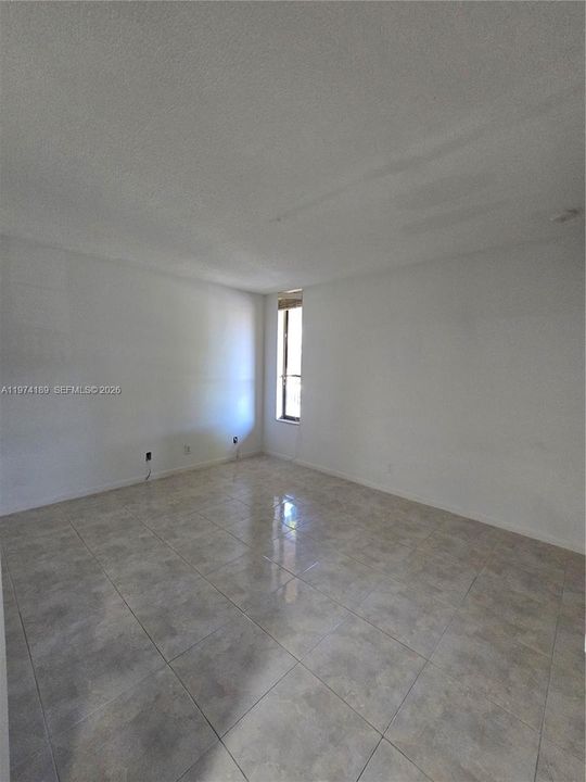 For Sale: $129,000 (2 beds, 2 baths, 1090 Square Feet)
