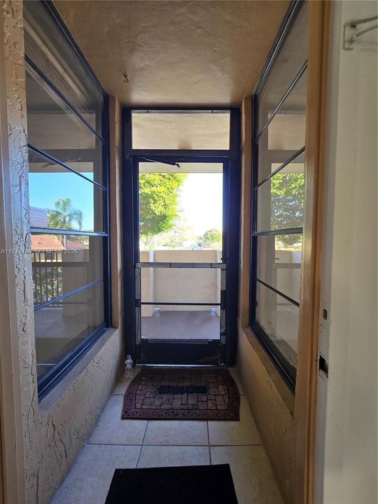 For Sale: $129,000 (2 beds, 2 baths, 1090 Square Feet)