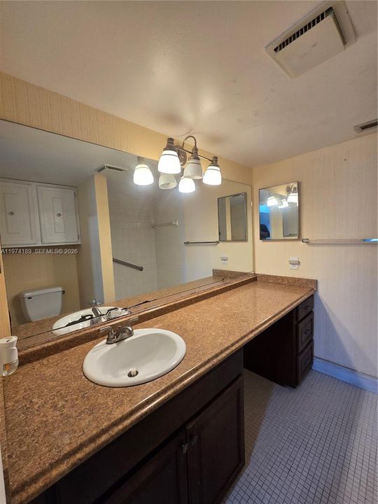 For Sale: $129,000 (2 beds, 2 baths, 1090 Square Feet)