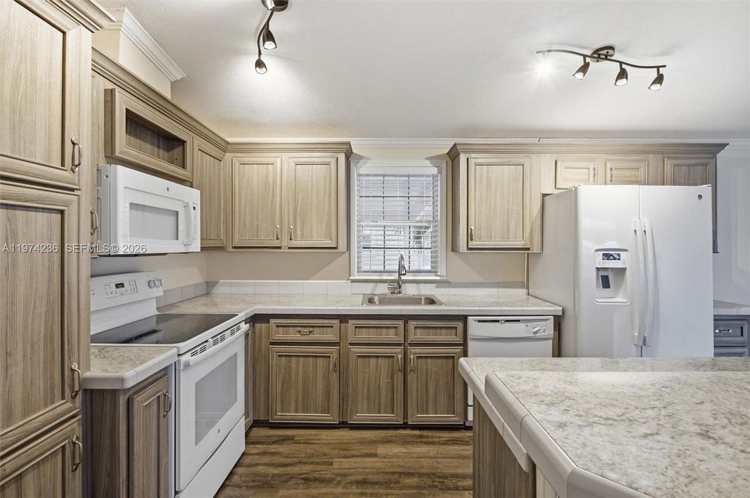 Activo con contrato: $170,000 (3 camas, 2 baños, 1350 Pies cuadrados)