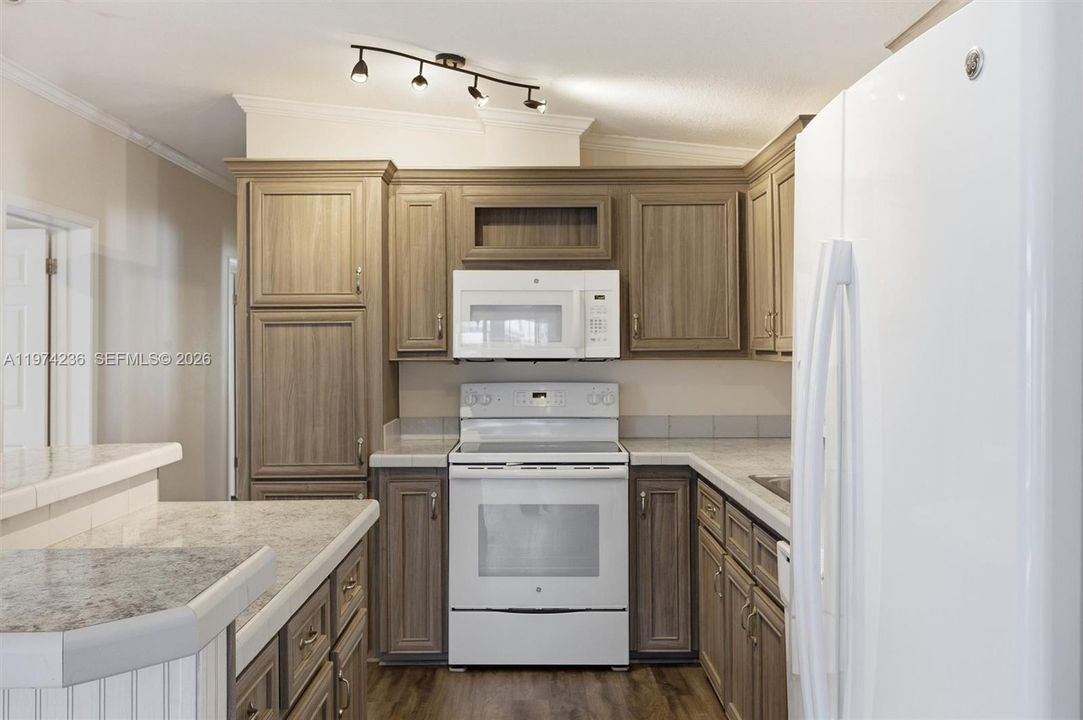 Activo con contrato: $170,000 (3 camas, 2 baños, 1350 Pies cuadrados)