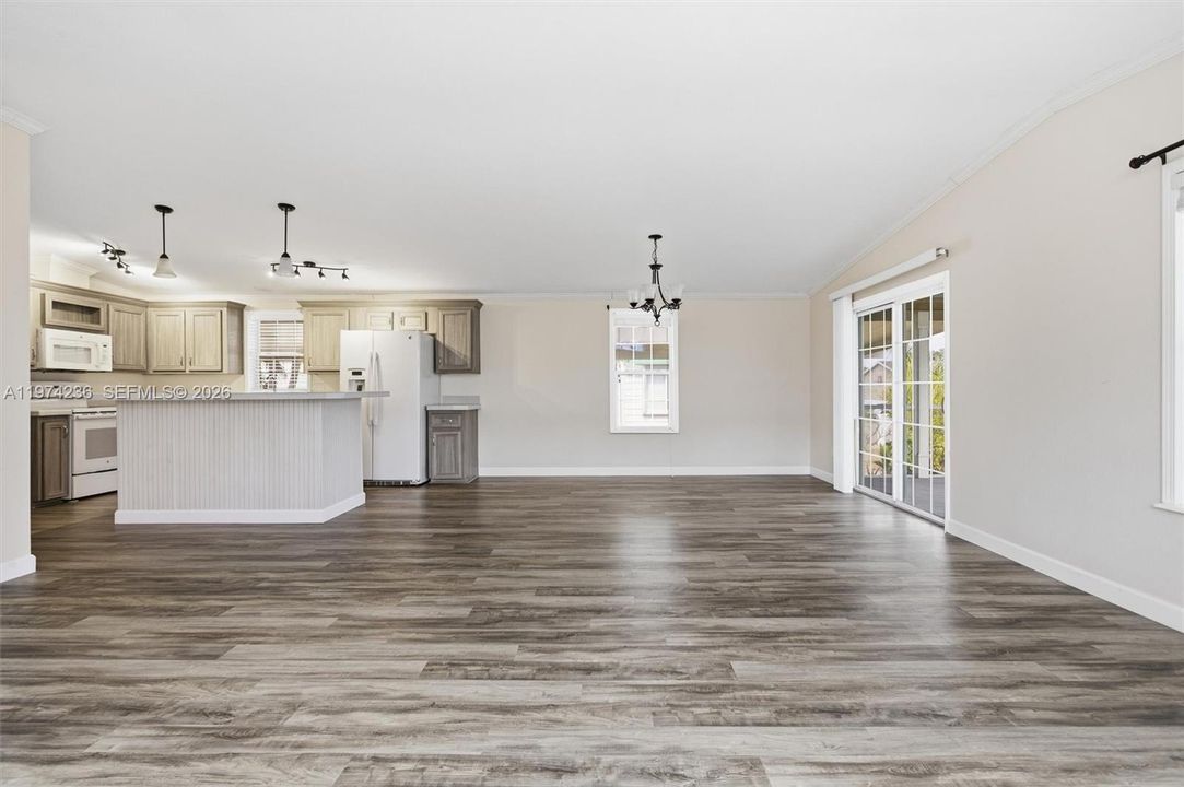 Activo con contrato: $170,000 (3 camas, 2 baños, 1350 Pies cuadrados)