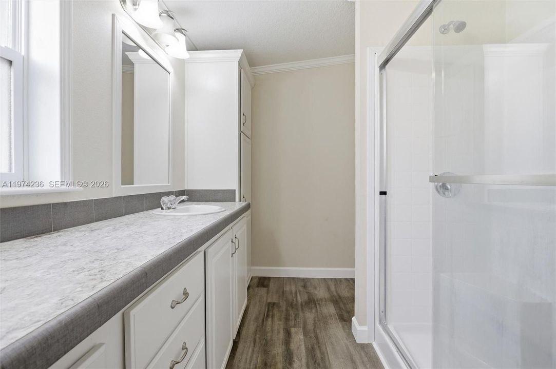 Activo con contrato: $170,000 (3 camas, 2 baños, 1350 Pies cuadrados)