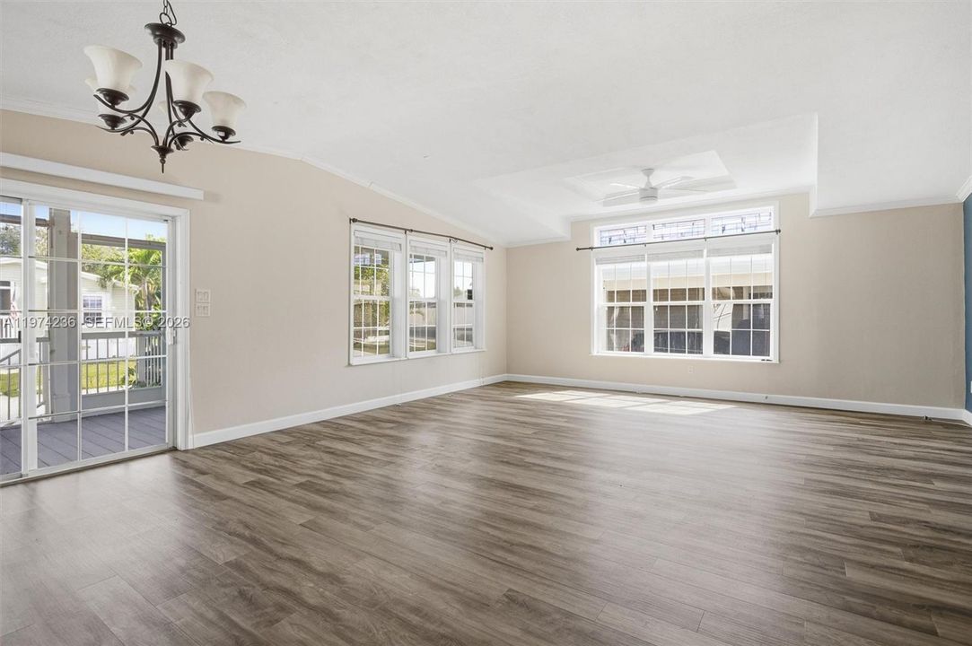 Activo con contrato: $170,000 (3 camas, 2 baños, 1350 Pies cuadrados)