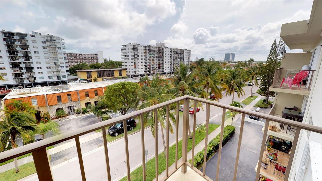 For Sale: $176,000 (1 beds, 1 baths, 750 Square Feet)