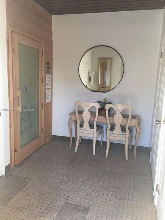 For Sale: $176,000 (1 beds, 1 baths, 750 Square Feet)