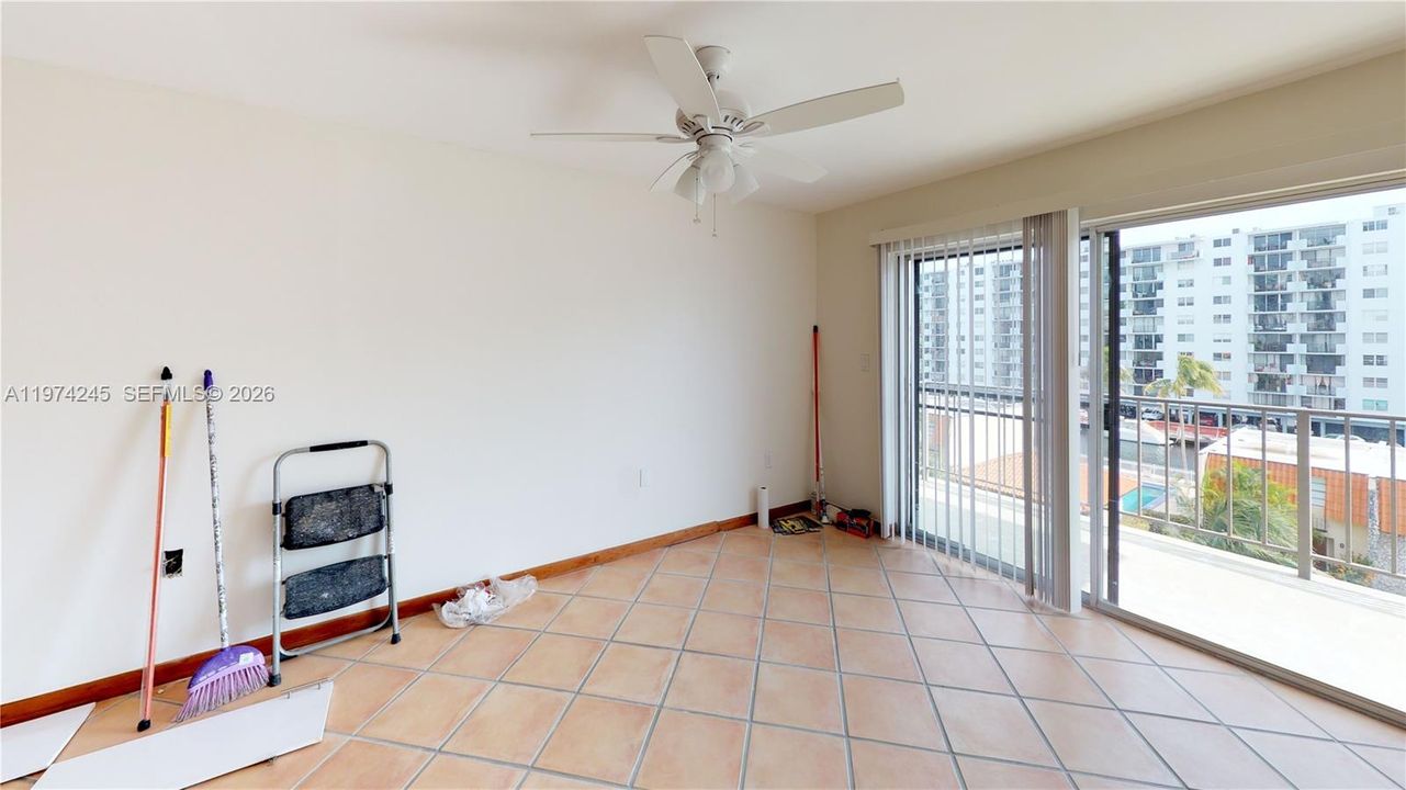 For Sale: $176,000 (1 beds, 1 baths, 750 Square Feet)
