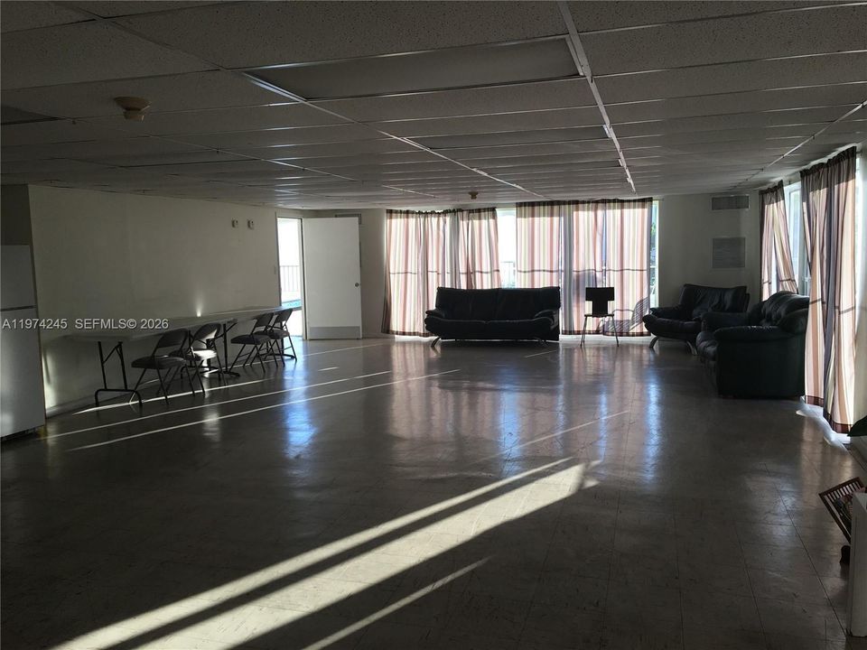 For Sale: $176,000 (1 beds, 1 baths, 750 Square Feet)