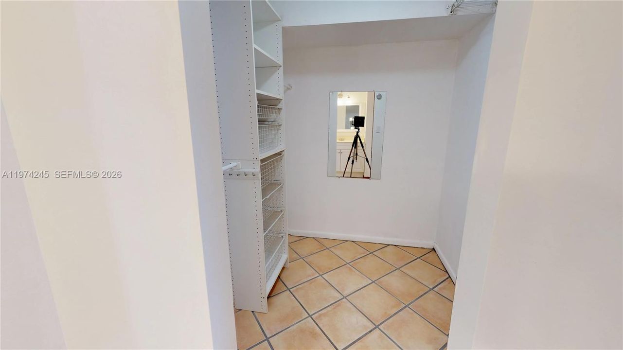 For Sale: $176,000 (1 beds, 1 baths, 750 Square Feet)