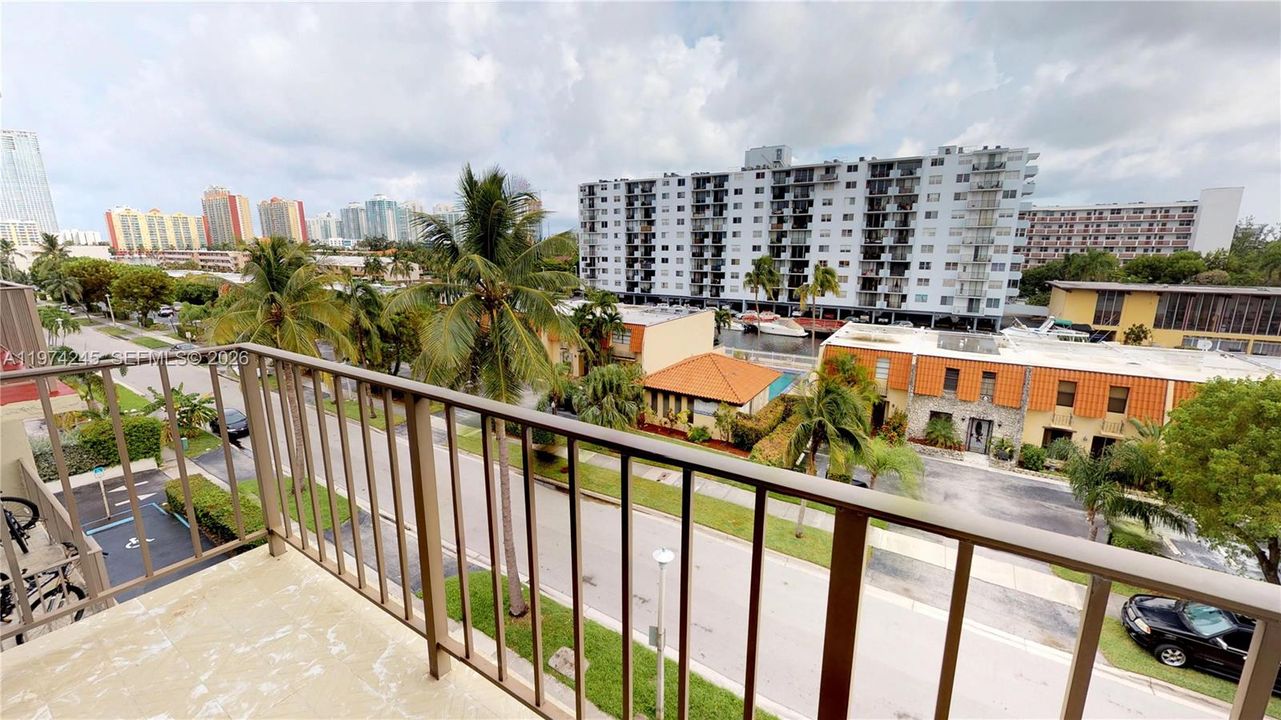 For Sale: $176,000 (1 beds, 1 baths, 750 Square Feet)
