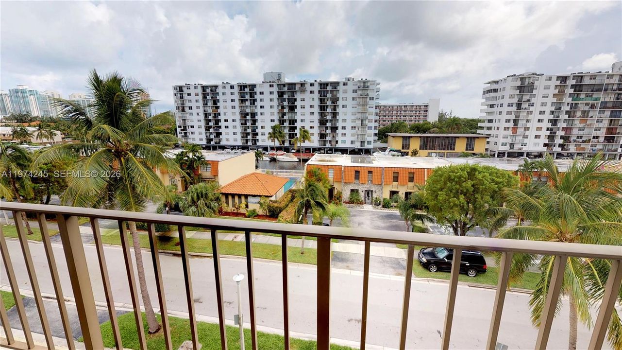 For Sale: $176,000 (1 beds, 1 baths, 750 Square Feet)