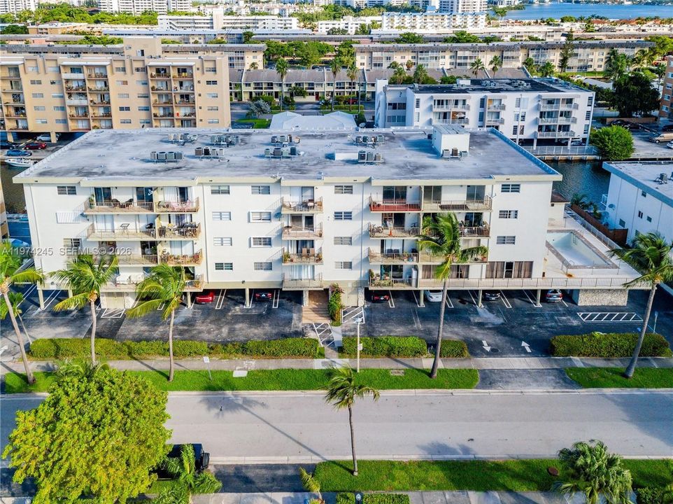 For Sale: $176,000 (1 beds, 1 baths, 750 Square Feet)