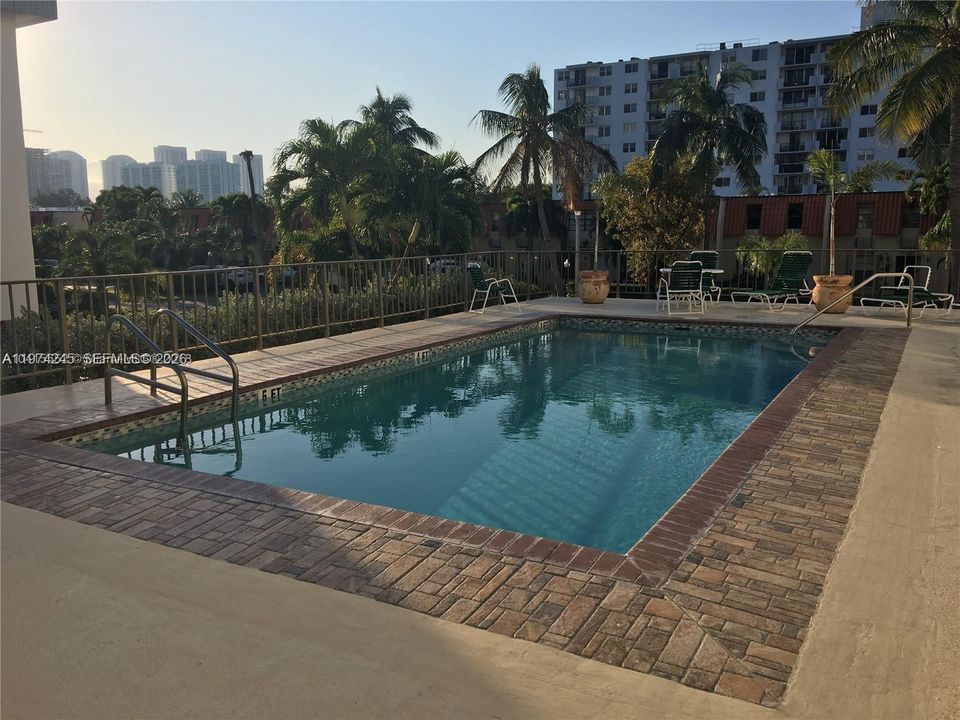 For Sale: $176,000 (1 beds, 1 baths, 750 Square Feet)