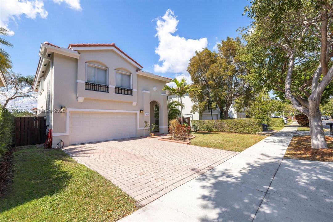 Active With Contract: $935,000 (4 beds, 2 baths, 2498 Square Feet)