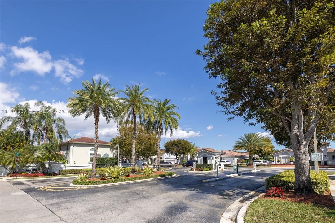 Active With Contract: $935,000 (4 beds, 2 baths, 2498 Square Feet)