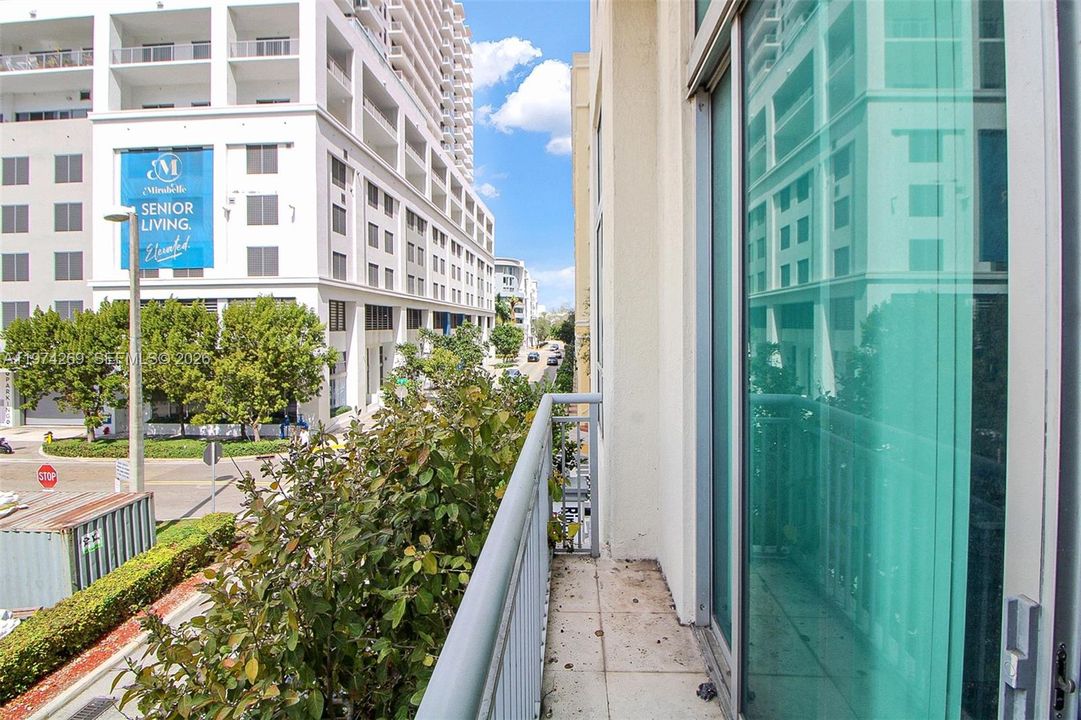 На продажу: $350,000 (2 спален, 1 ванн, 916 Квадратных фут)