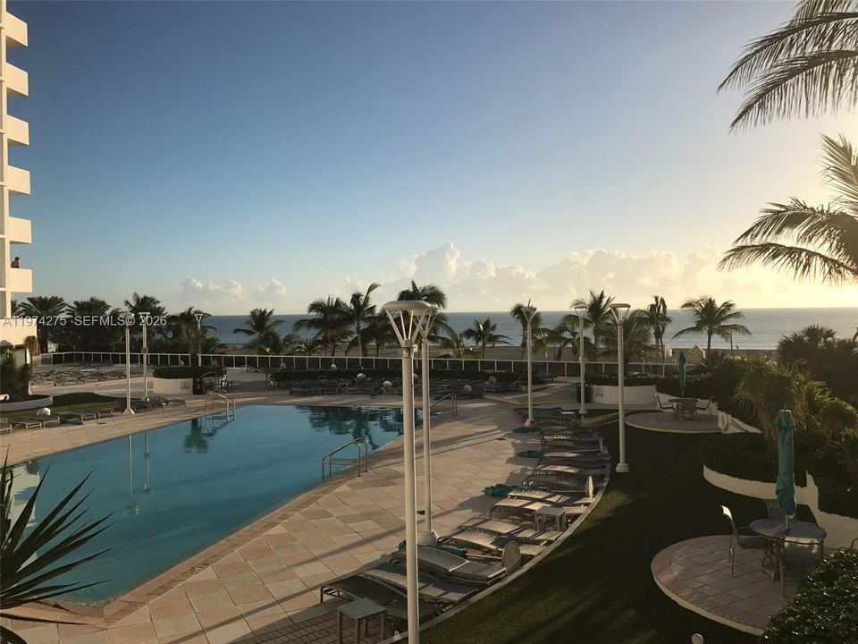 For Sale: $1,150,000 (2 beds, 2 baths, 1490 Square Feet)
